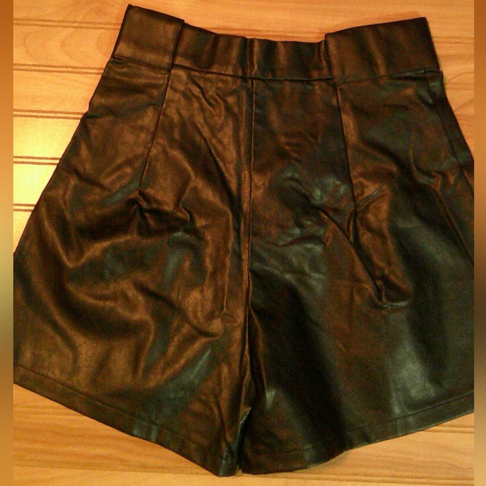 SHEIN Black Faux Leather High Waisted Pleated Shorts | Size M - Picture 5 of 8
